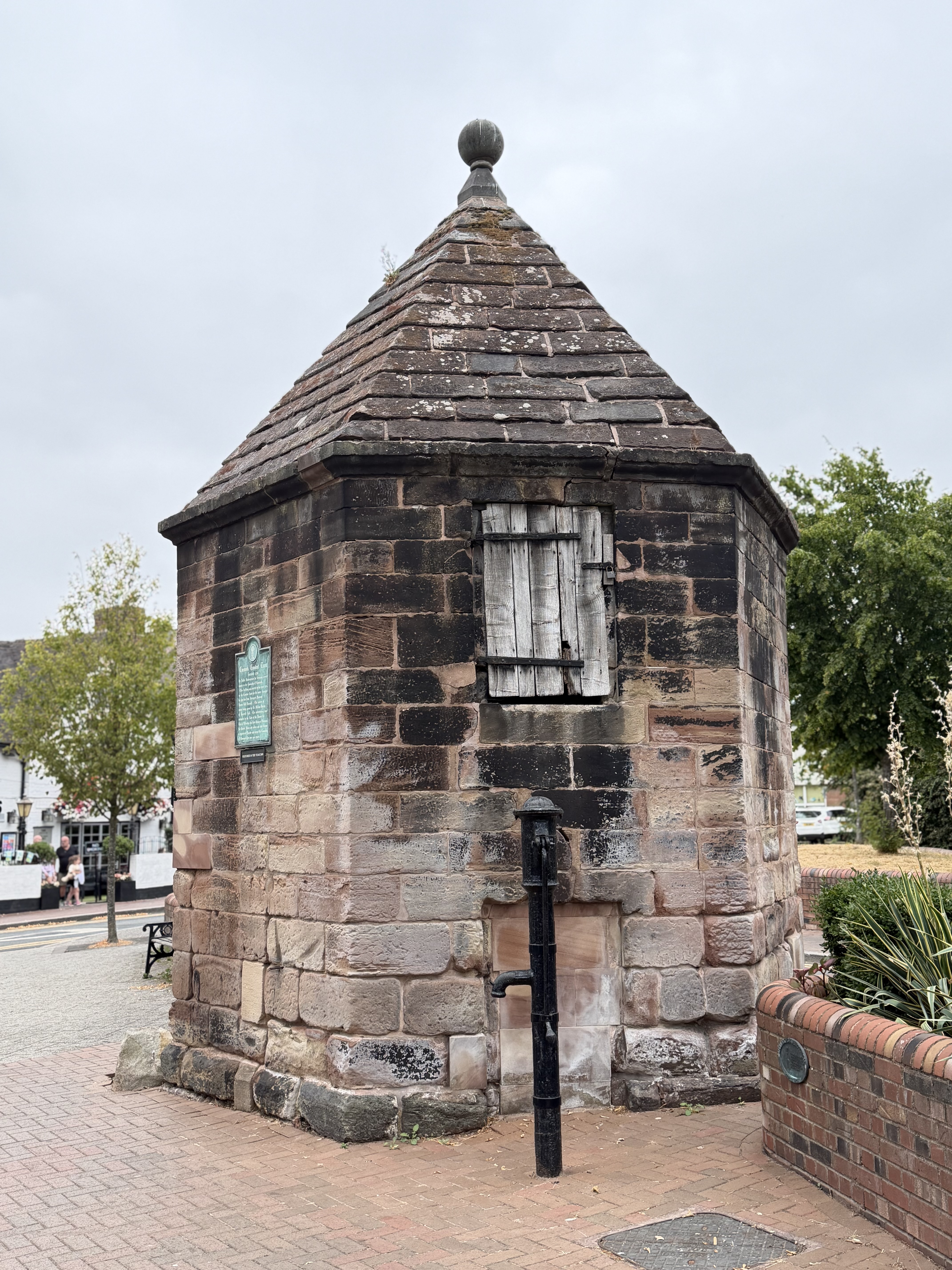 The Conduit Head and its original-style water pump